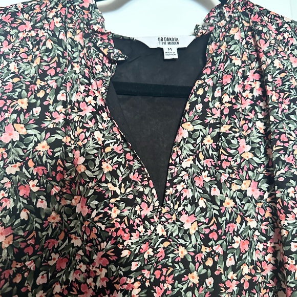 Adorable floral dress - Picture 2 of 2